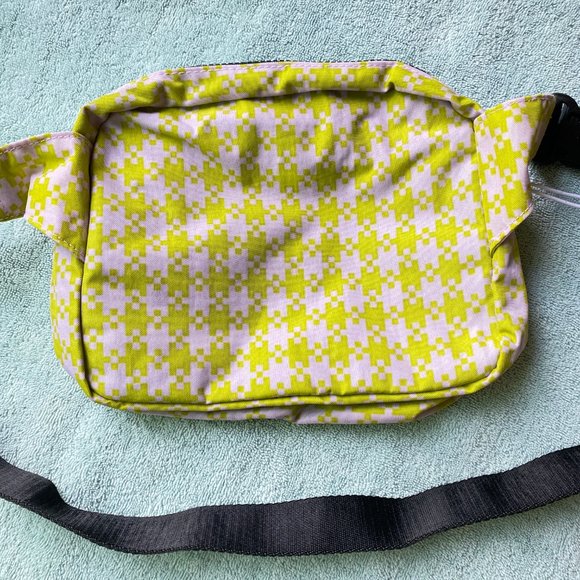NWT Baggu Fanny Pack - Pink Pistachio Pixel Gingham - Picture 6 of 6